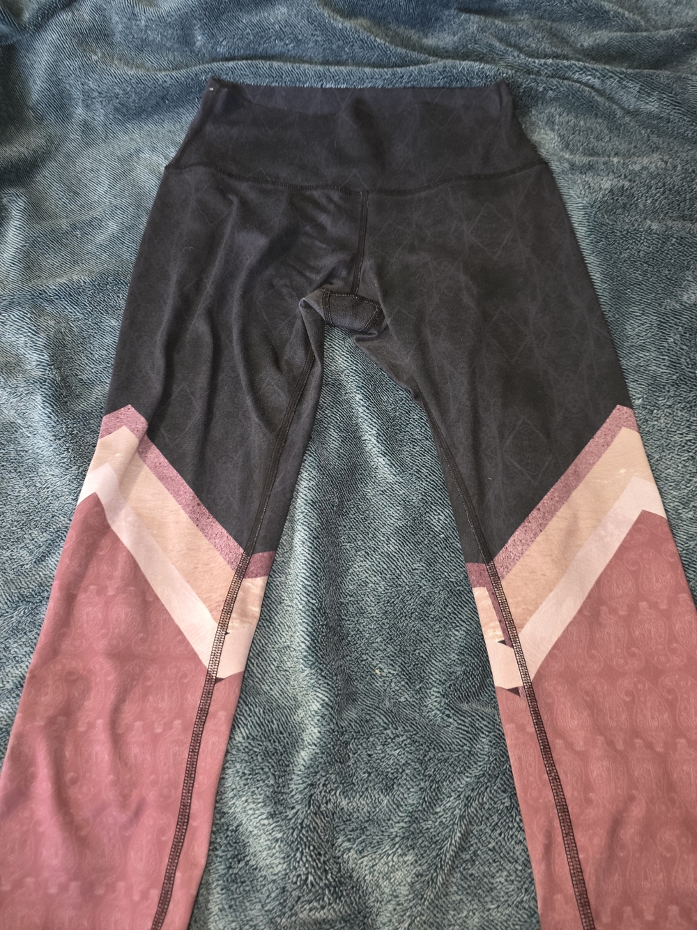 ALO Yoga Girls' Black with Mauve and Light Pink Chevron Leggings